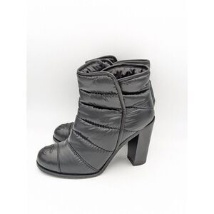 Chanel interlocking CC puffer ankle boots 38.5